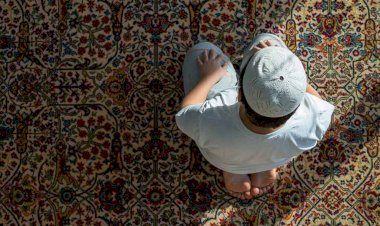 كيف نحمي أبناءنا من فخ إضاعة الصلاة واتباع الشهوات؟