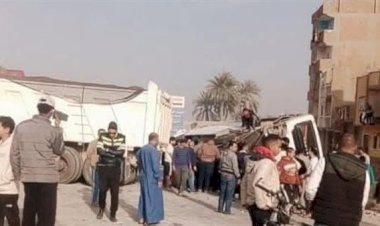 وفاة سائق وإصابة 4 آخرين بحادث تصادم سيارات على الطريق الأوسطي